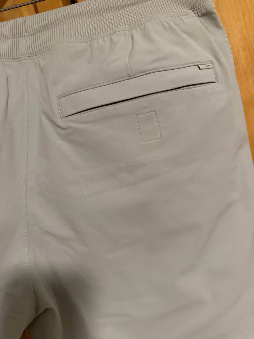 Vuori Men's Meta Easy Shorts in Light Gray